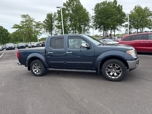 Used 2015 Nissan Frontier SL w/ Moonroof Package AWD/4WD image 3