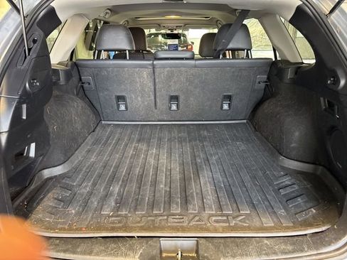 Used 2017 Subaru Outback 3.6R Limited image 9