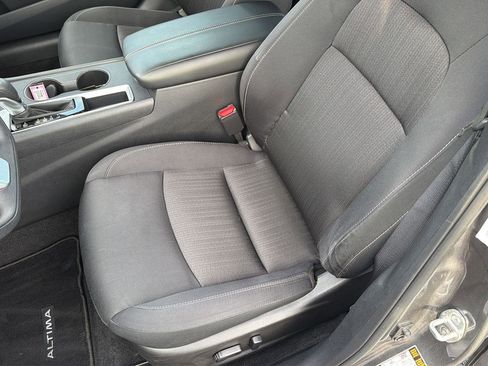 Used 2025 Nissan Altima 2.5 SV FWD image 29