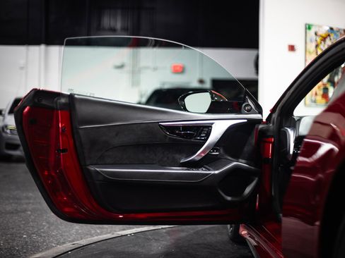 Used 2017 Acura NSX image 32