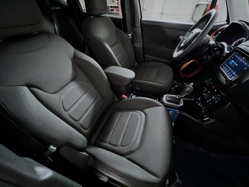 Used 2020 Jeep Renegade Latitude AWD/4WD image 31