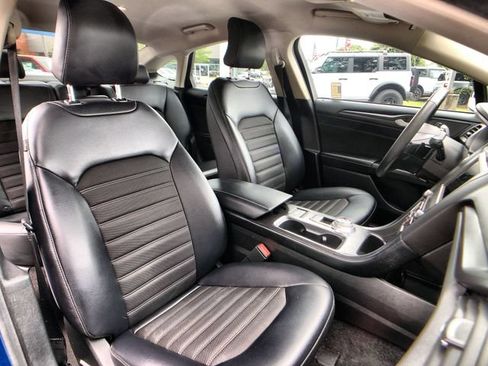 Used 2018 Ford Fusion SE w/ Equipment Group 201A FWD image 24