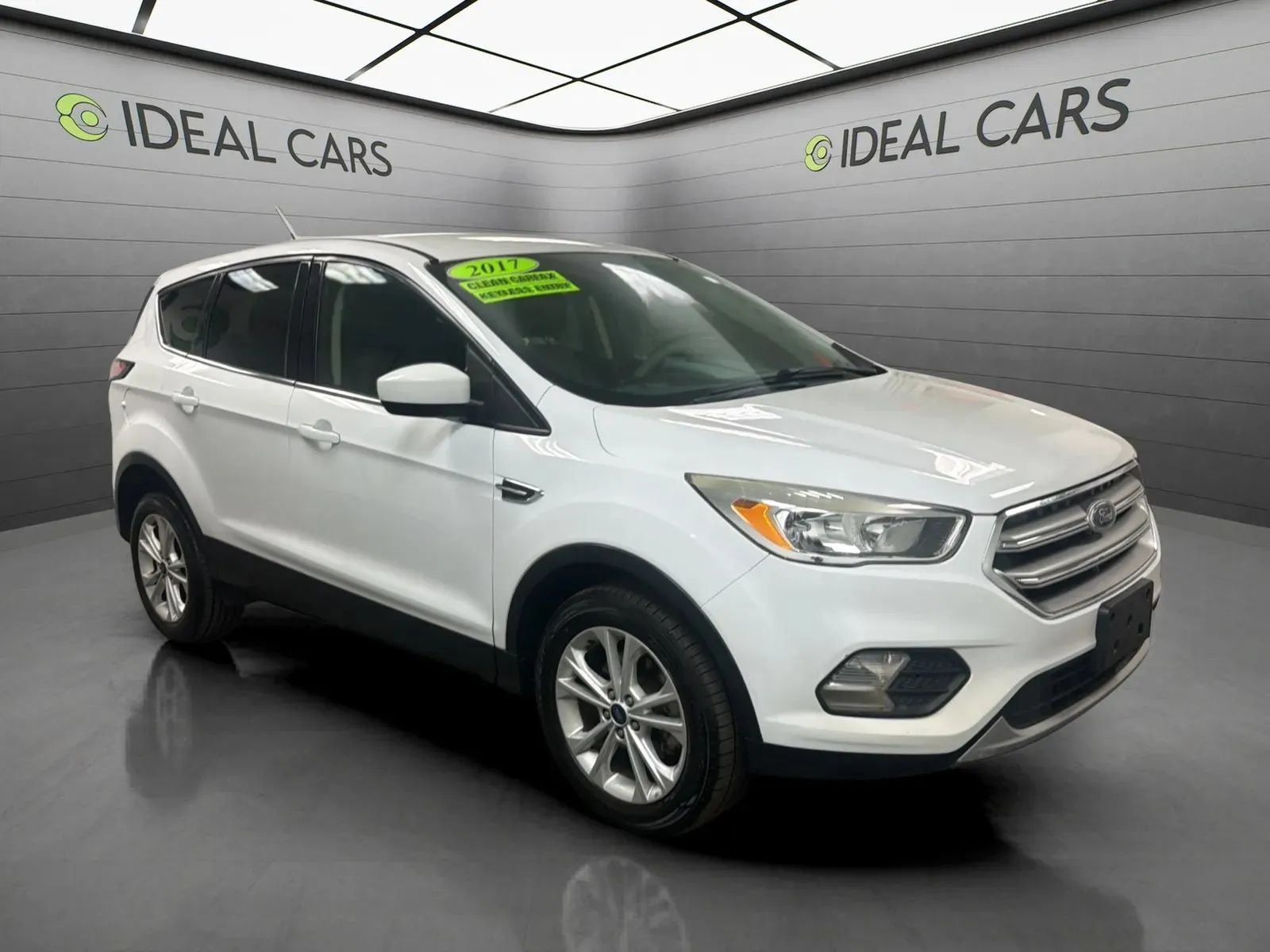 Used 2017 Ford Escape SE FWD image 3