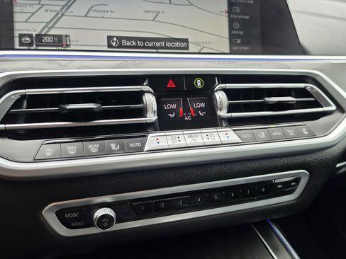 Used 2022 BMW X7 xDrive40i w/ Premium Package image 40