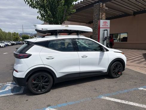 Used 2023 Chevrolet Bolt EUV LT w/ Convenience Package FWD image 8