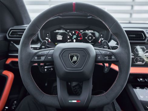 Used 2025 Lamborghini Urus SE image 55