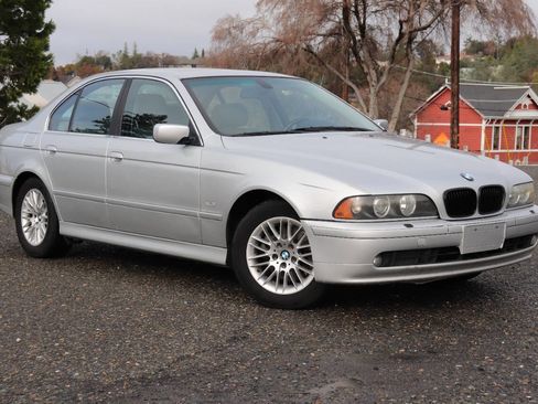 Used 2002 BMW 530i Sedan image 1