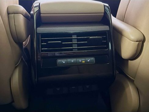 Used 2023 Land Rover Range Rover Sport SE image 25