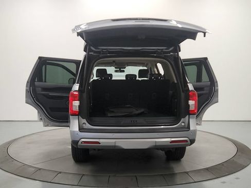 Used 2024 Ford Expedition XLT RWD image 15