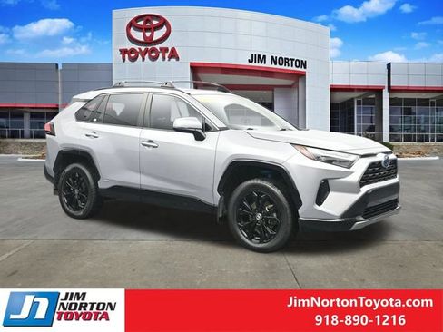 Used 2024 Toyota RAV4 SE AWD/4WD image 15