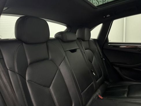 Used 2020 Porsche Macan AWD/4WD image 25