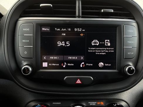 Used 2025 Kia Soul LX w/ LX Technology Package FWD image 26