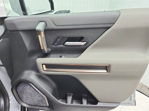 Used 2025 GMC Hummer EV 3X image 42