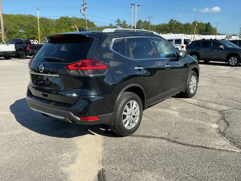 Used 2017 Nissan Rogue SV w/ Sun & Sound Touring Package AWD/4WD image 3