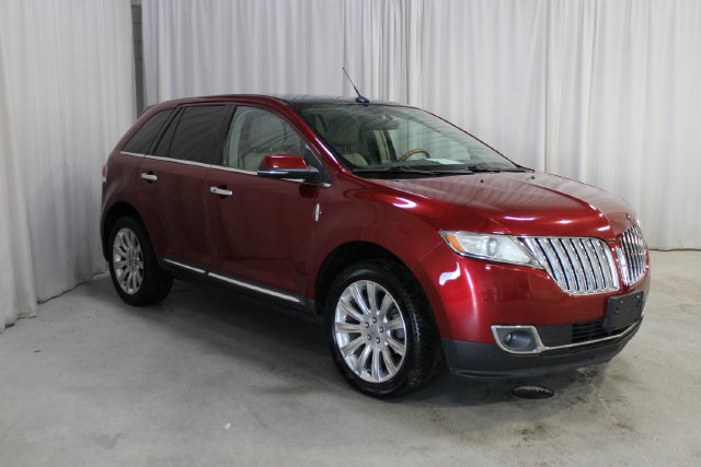 Used 2014 Lincoln MKX AWD w/ Equipment Group 102A image 26