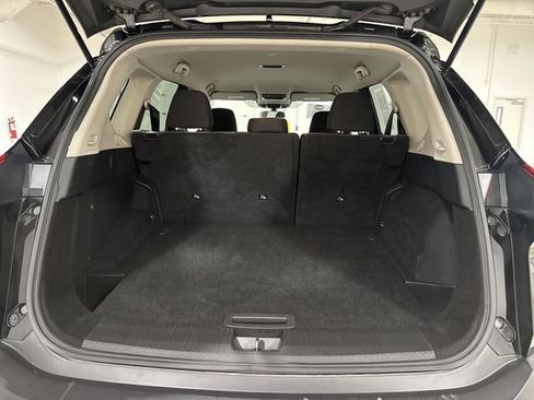 Used 2023 Nissan Rogue SV FWD image 23