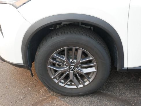 Used 2024 Nissan Rogue S AWD/4WD image 8