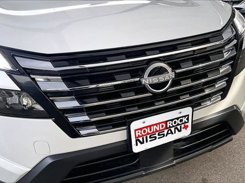 Certified 2025 Nissan Rogue SV image 29