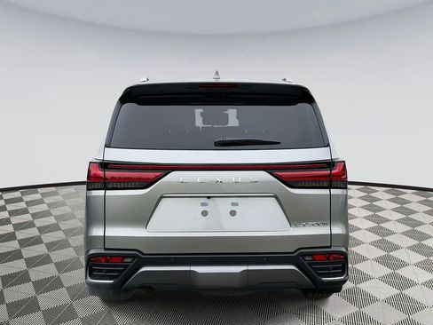 Used 2026 Lexus LX 700h Luxury image 3