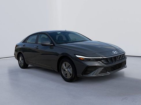 New 2026 Hyundai Elantra SE image 1