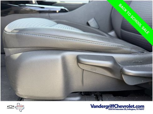 Used 2025 Chevrolet Trax LT FWD image 21