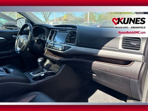Used 2014 Toyota Highlander XLE AWD/4WD image 34