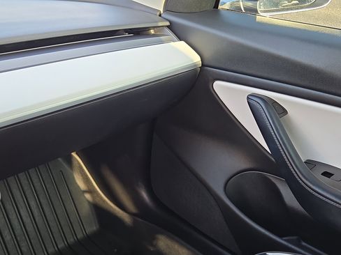 Used 2018 Tesla Model 3 Performance image 29