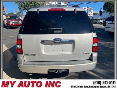 Used 2010 Ford Explorer XLT image 5