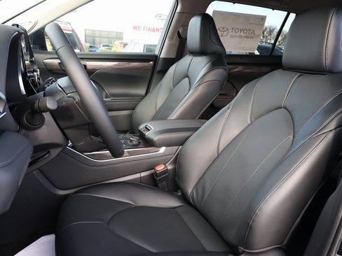New 2026 Toyota Highlander Limited image 31