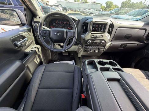 Used 2025 Chevrolet Silverado 1500 Custom Trail Boss AWD/4WD image 15