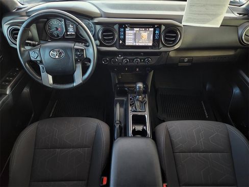 Used 2017 Toyota Tacoma TRD Sport image 25