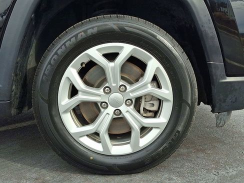 Used 2024 Jeep Compass Latitude image 8