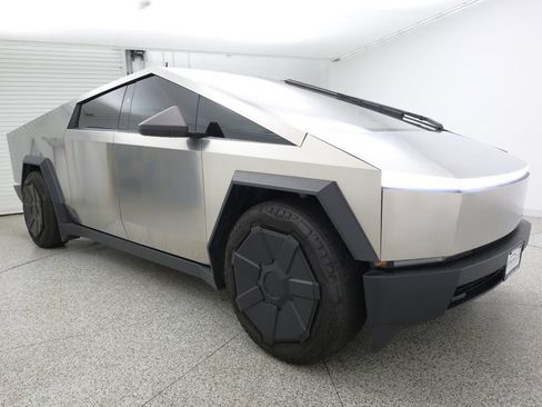 Used 2024 Tesla Cybertruck AWD Crew Cab image 3