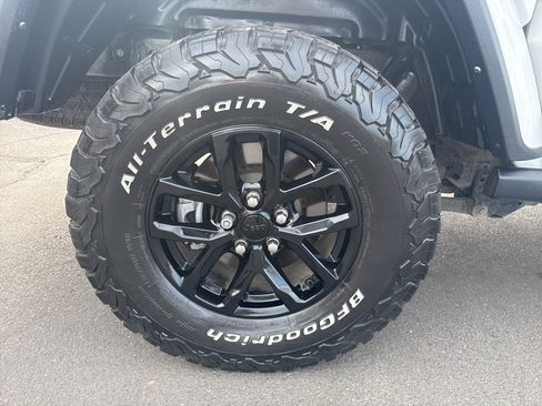 Used 2021 Jeep Gladiator Sport image 10