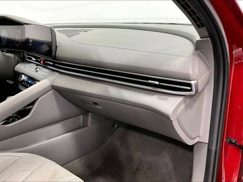 Used 2025 Hyundai Elantra SEL FWD image 19