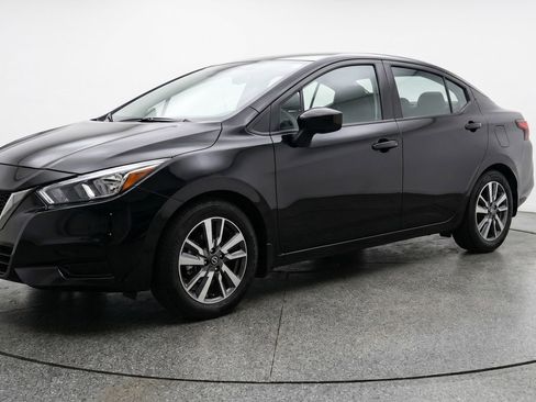 Used 2025 Nissan Versa SV image 3