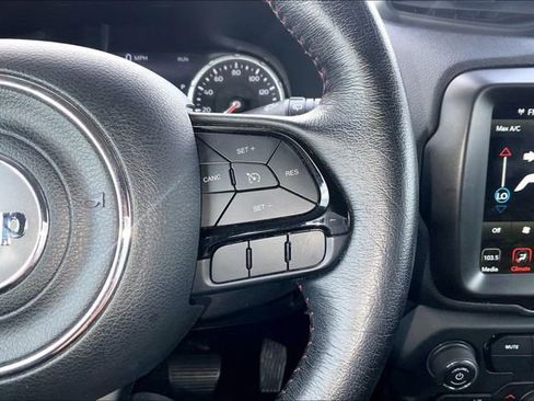 Used 2022 Jeep Renegade Latitude w/ Convenience Group AWD/4WD image 21