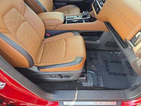 Used 2025 Nissan Pathfinder Platinum w/ Cargo Package FWD image 10