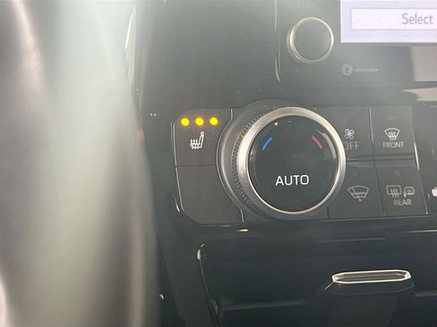 Used 2021 Toyota Highlander XSE image 19