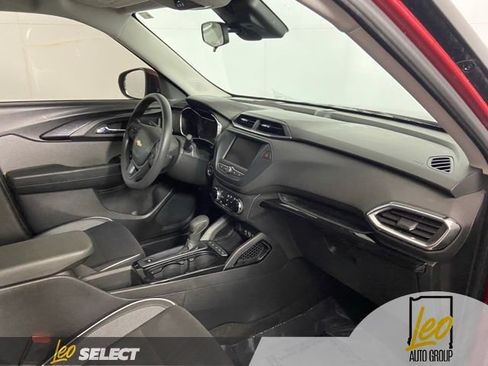 Used 2022 Chevrolet TrailBlazer LT FWD image 16