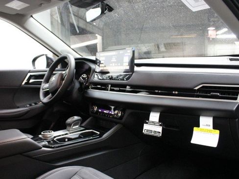 New 2025 Mitsubishi Outlander SE image 17