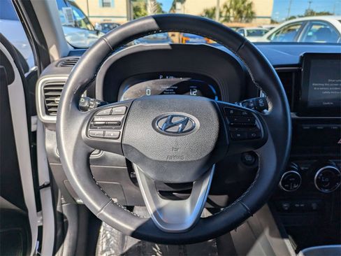 Used 2025 Hyundai Venue SEL image 20
