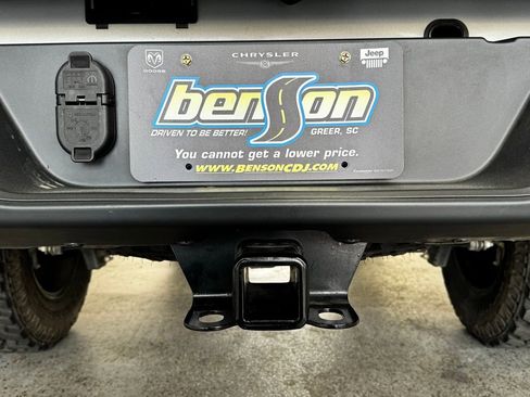 Certified 2023 Jeep Gladiator Overland AWD/4WD image 11