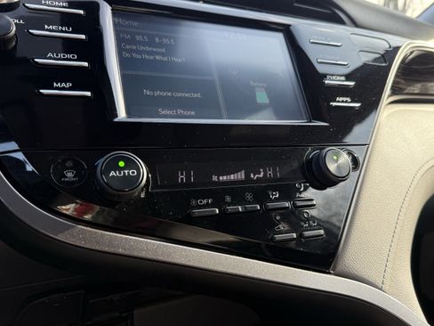 Used 2019 Toyota Camry LE image 20