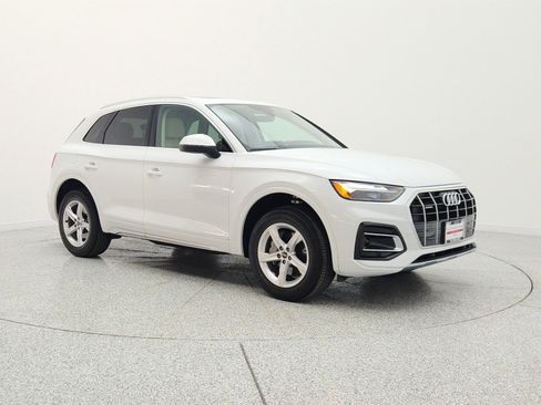 Used 2023 Audi Q5 2.0T Premium w/ Convenience Package AWD/4WD image 3