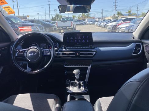 Used 2022 Kia Seltos S FWD image 25