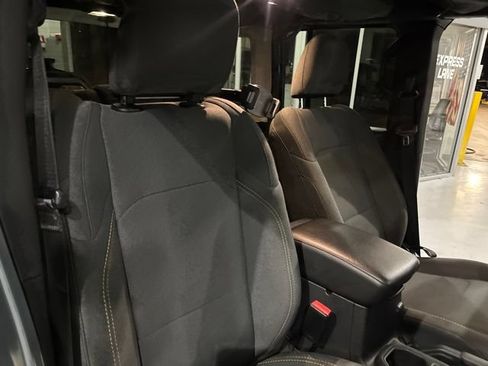 Used 2024 Jeep Wrangler Unlimited Sport AWD/4WD image 35