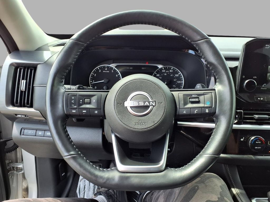 Used 2025 Nissan Pathfinder SL FWD image 17