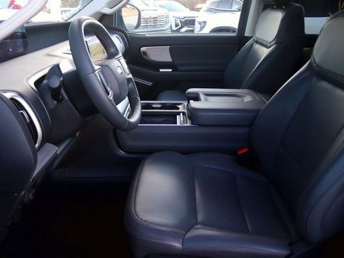 Used 2025 Ford Expedition Active image 13