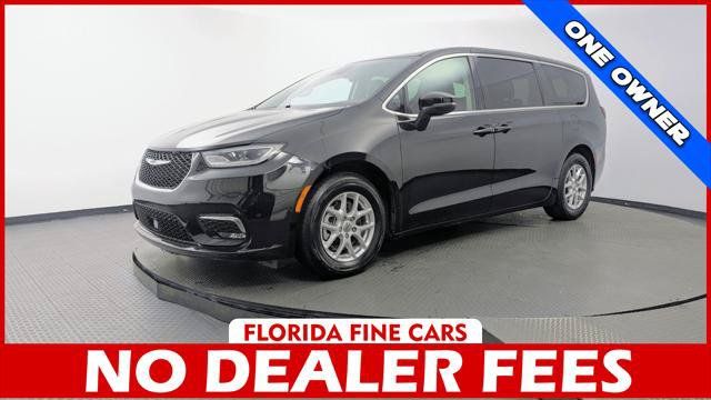 Used 2023 Chrysler Pacifica Touring-L FWD image 1